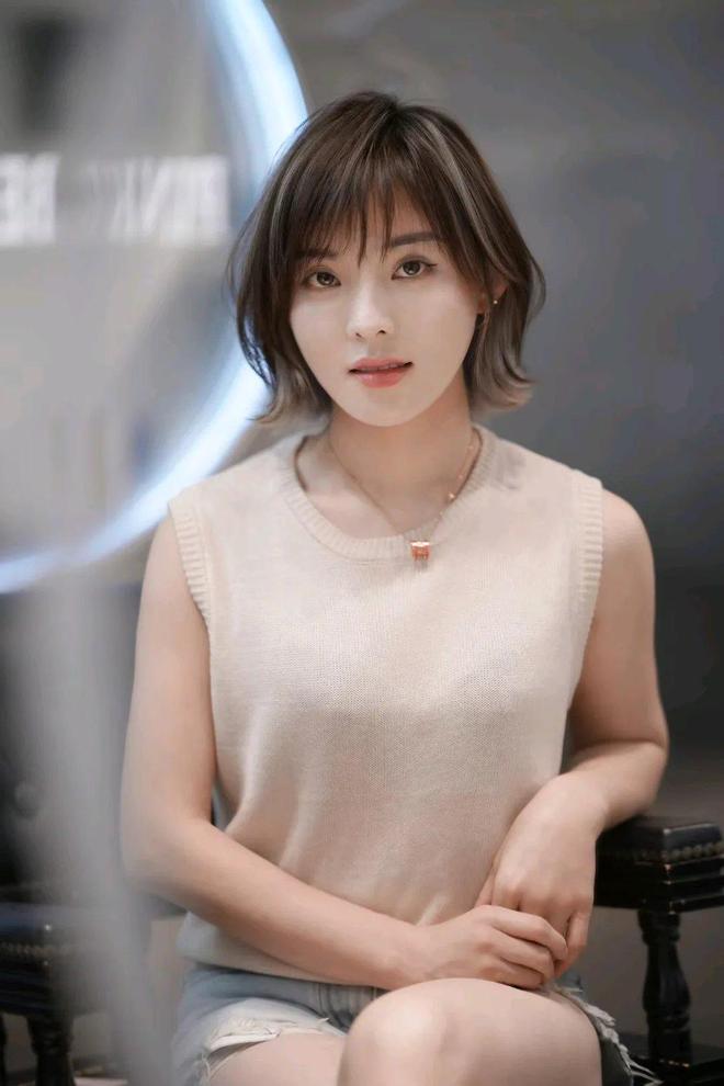 波短发“反杀”让你美到开挂瓦力棋牌长发封印颜值？这(图9)