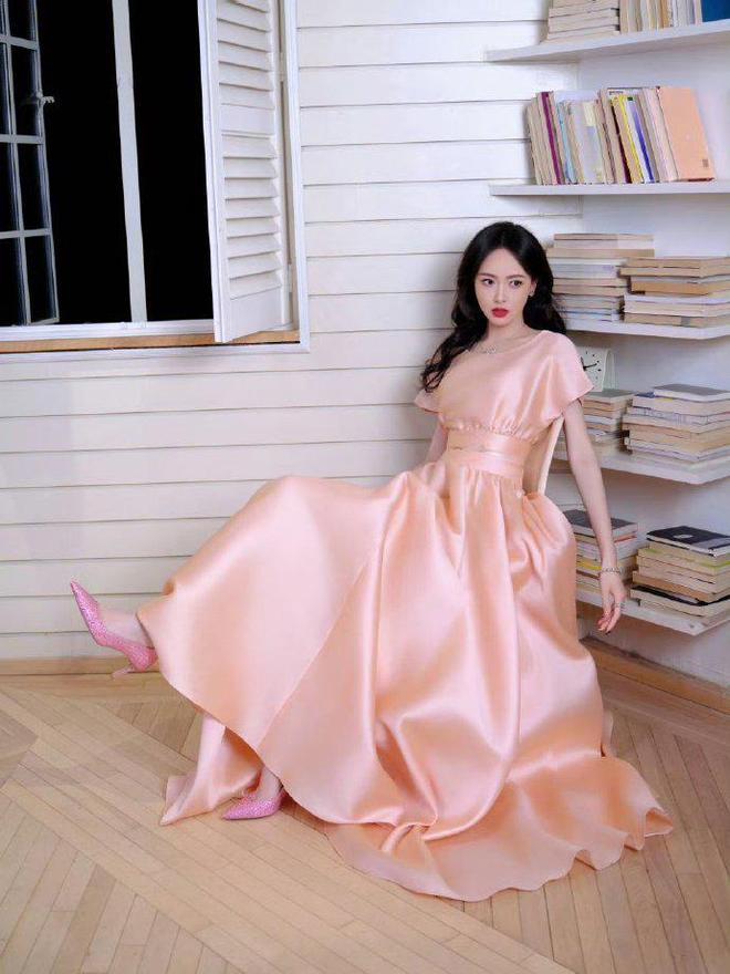 了：粉色选低饱和度选收腰款才更出彩瓦力棋