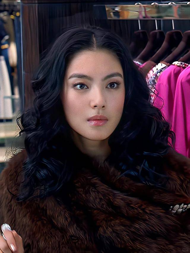 蚁腰蜜桃臀腿长1米2小腹松弛皮肤太抢镜瓦力棋牌游戏37岁张雨绮晒泳装照！蚂(图13)