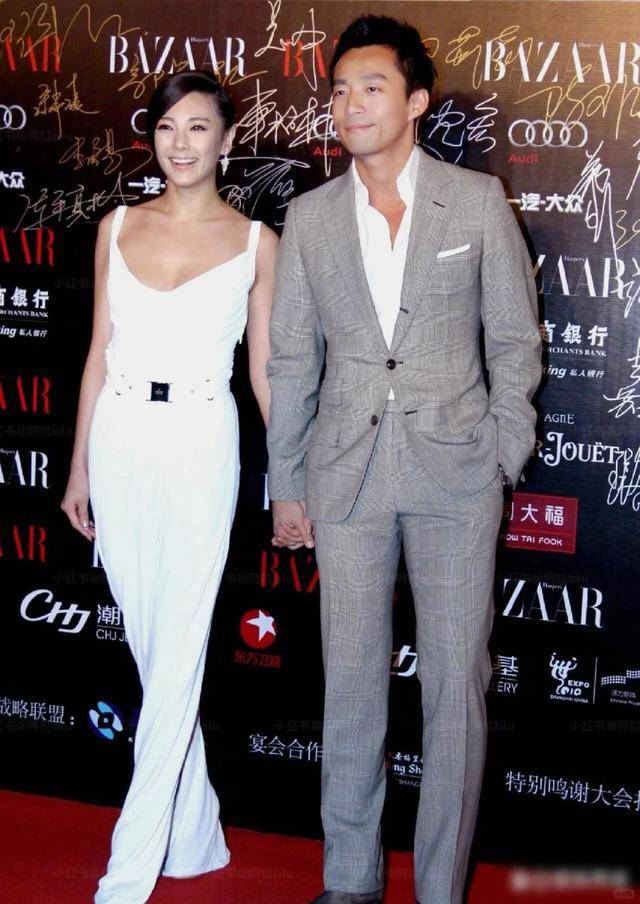 蚁腰蜜桃臀腿长1米2小腹松弛皮肤太抢镜瓦力棋牌游戏37岁张雨绮晒泳装照！蚂(图21)