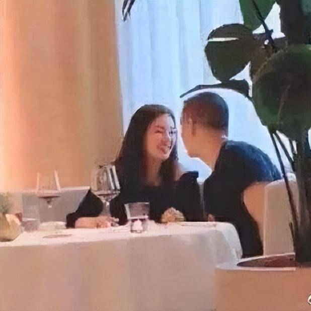 蚁腰蜜桃臀腿长1米2小腹松弛皮肤太抢镜瓦力棋牌游戏37岁张雨绮晒泳装照！蚂(图27)