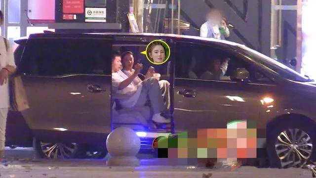 蚁腰蜜桃臀腿长1米2小腹松弛皮肤太抢镜瓦力棋牌游戏37岁张雨绮晒泳装照！蚂(图40)