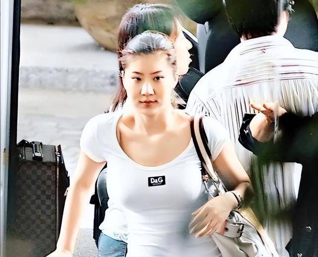 对大49岁谢贤念念不忘 节目上自曝私密事瓦力棋牌游戏忘年恋分手已8年 Coco仍(图10)