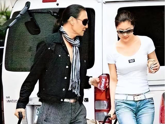 对大49岁谢贤念念不忘 节目上自曝私密事瓦力棋牌游戏忘年恋分手已8年 Coco仍(图13)