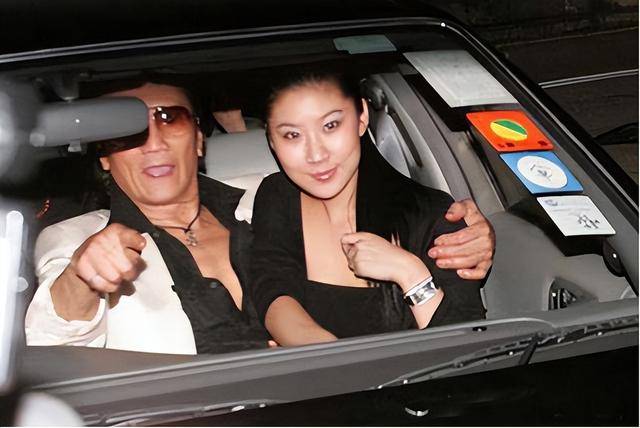 对大49岁谢贤念念不忘 节目上自曝私密事瓦力棋牌游戏忘年恋分手已8年 Coco仍(图21)